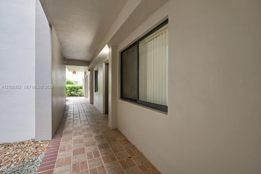 For Sale: $285,000 (3 beds, 2 baths, 1040 Square Feet)