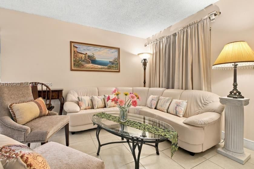 For Sale: $285,000 (3 beds, 2 baths, 1040 Square Feet)