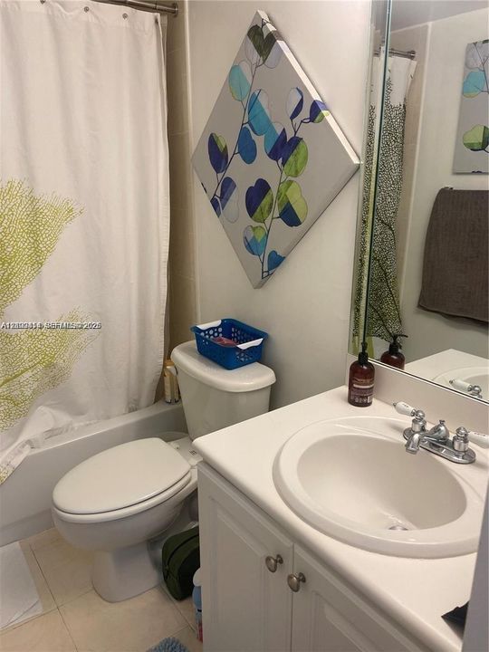 For Rent: $2,100 (1 beds, 1 baths, 817 Square Feet)