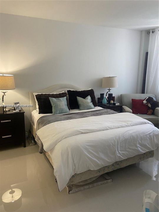 For Rent: $2,100 (1 beds, 1 baths, 817 Square Feet)