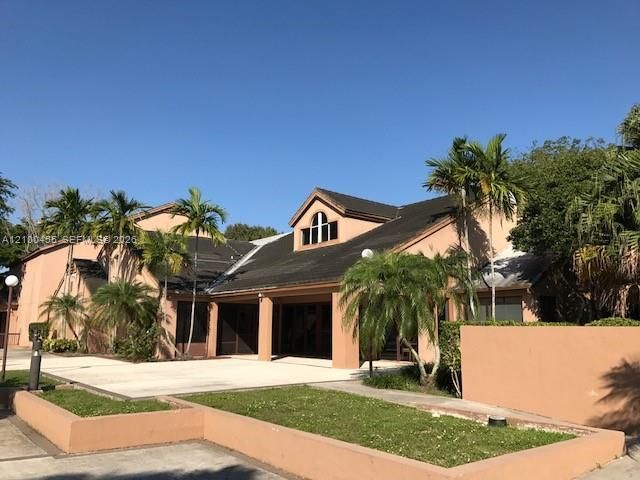 For Rent: $2,400 (2 beds, 2 baths, 1224 Square Feet)