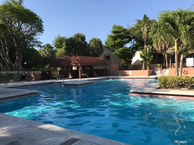 For Rent: $2,400 (2 beds, 2 baths, 1224 Square Feet)