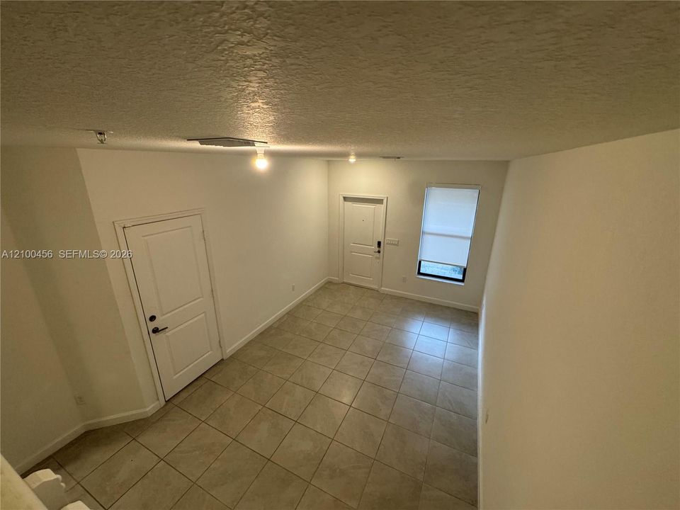 En Renta: $3,750 (4 camas, 3 baños, 1888 Pies cuadrados)