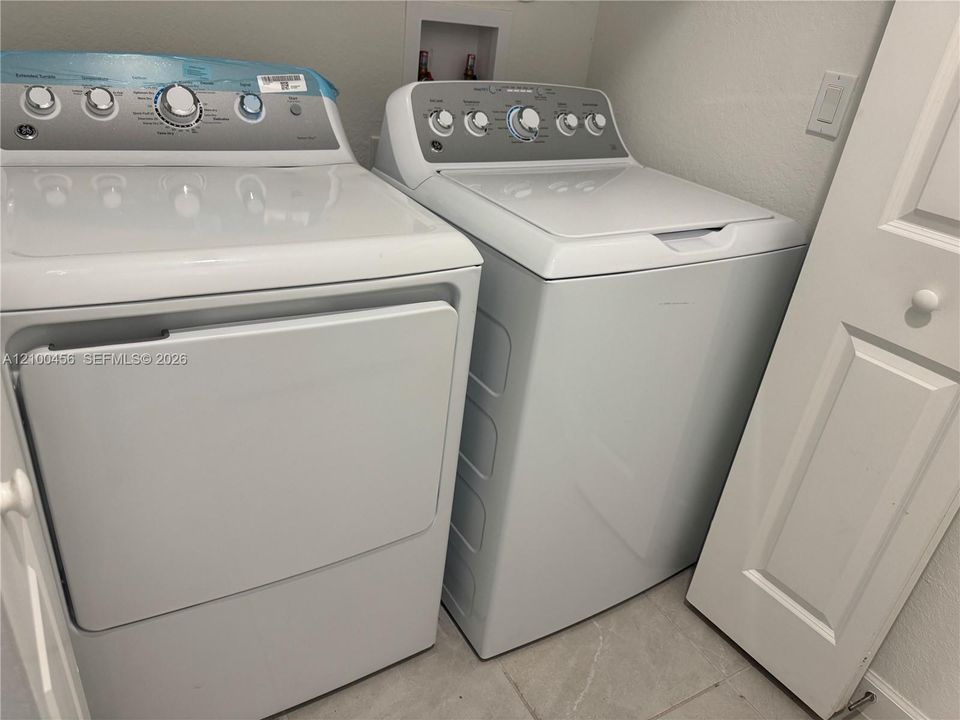 En Renta: $3,750 (4 camas, 3 baños, 1888 Pies cuadrados)