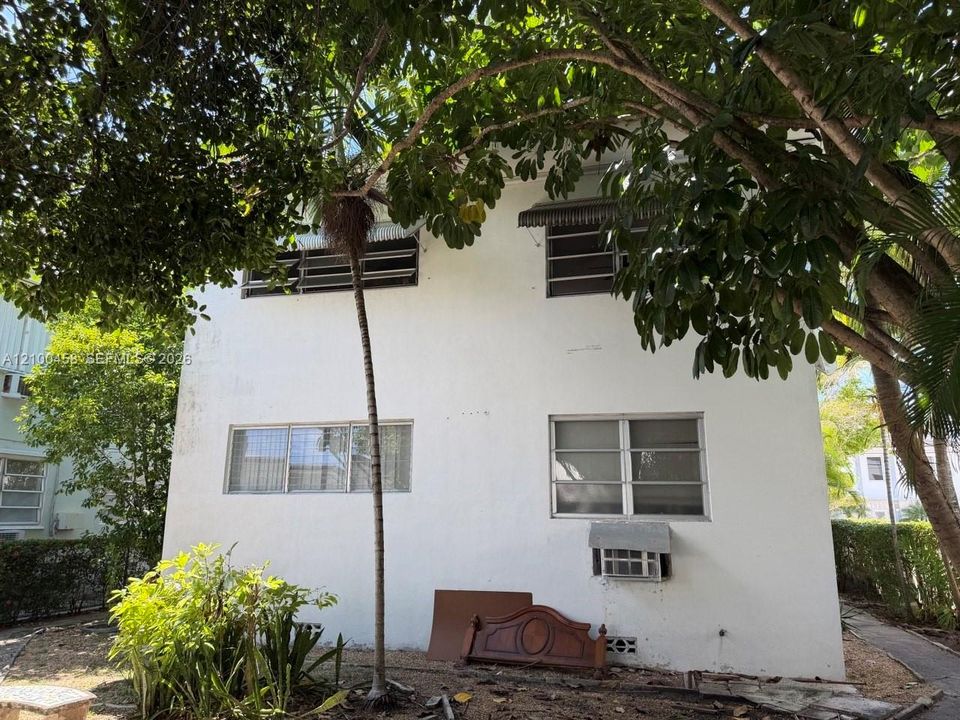 For Sale: $159,999 (1 beds, 1 baths, 688 Square Feet)