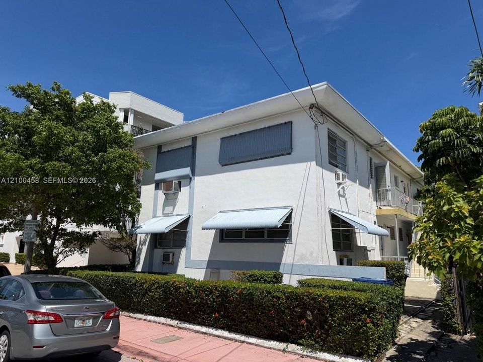 For Sale: $159,999 (1 beds, 1 baths, 688 Square Feet)
