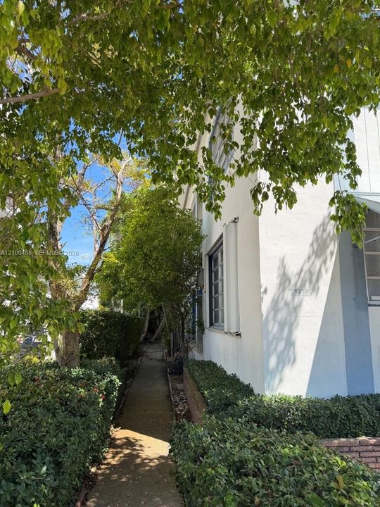 For Sale: $159,999 (1 beds, 1 baths, 688 Square Feet)