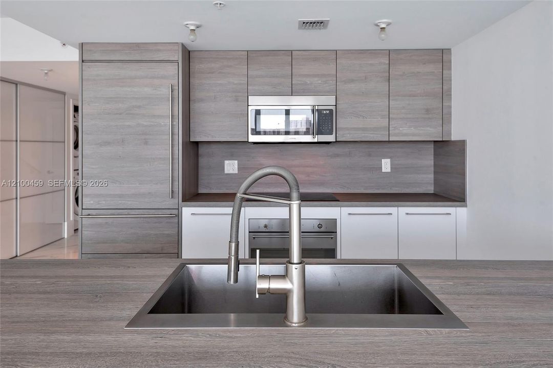 В аренду: $5,900 (2 спален, 3 ванн, 1732 Квадратных фут)