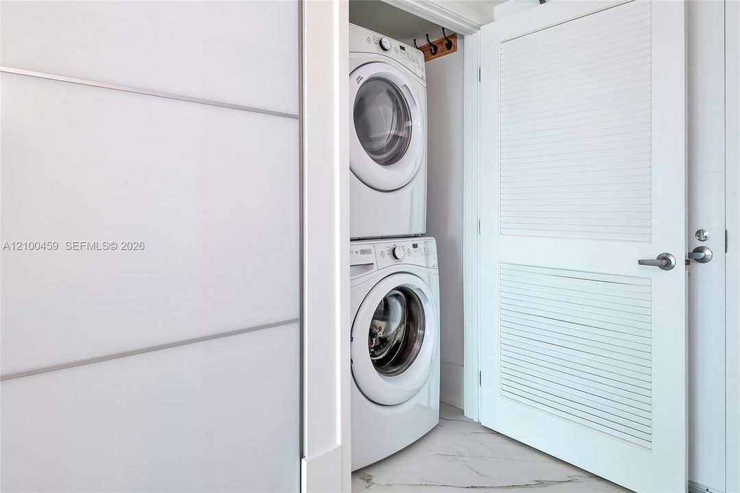 В аренду: $5,900 (2 спален, 3 ванн, 1732 Квадратных фут)