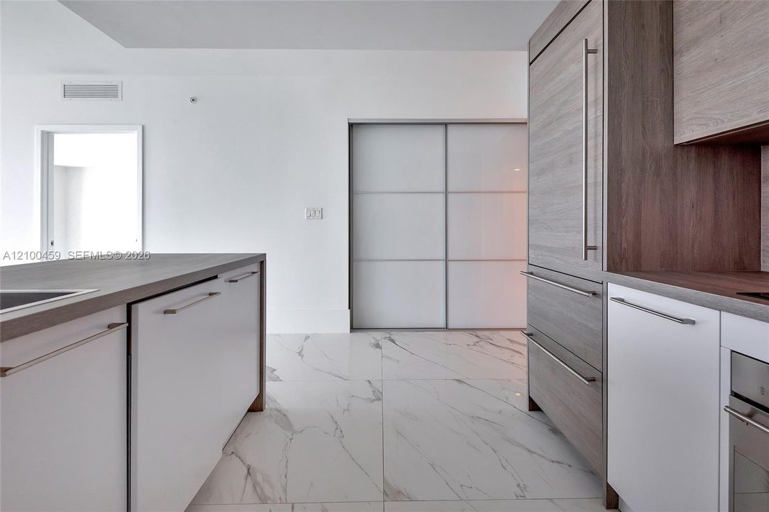 В аренду: $5,900 (2 спален, 3 ванн, 1732 Квадратных фут)
