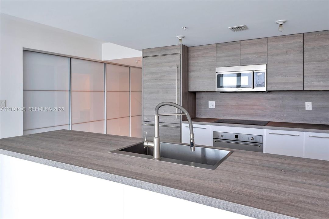 В аренду: $5,900 (2 спален, 3 ванн, 1732 Квадратных фут)