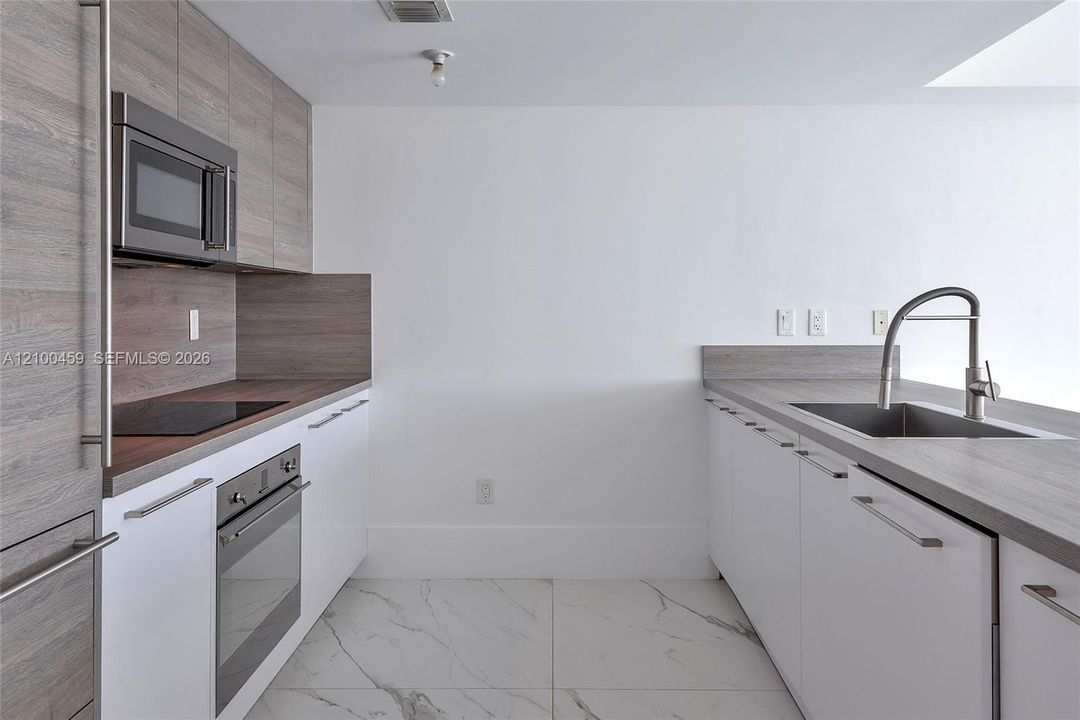 В аренду: $5,900 (2 спален, 3 ванн, 1732 Квадратных фут)