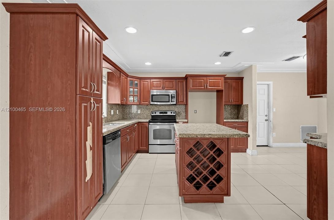 For Sale: $600,000 (3 beds, 2 baths, 1519 Square Feet)