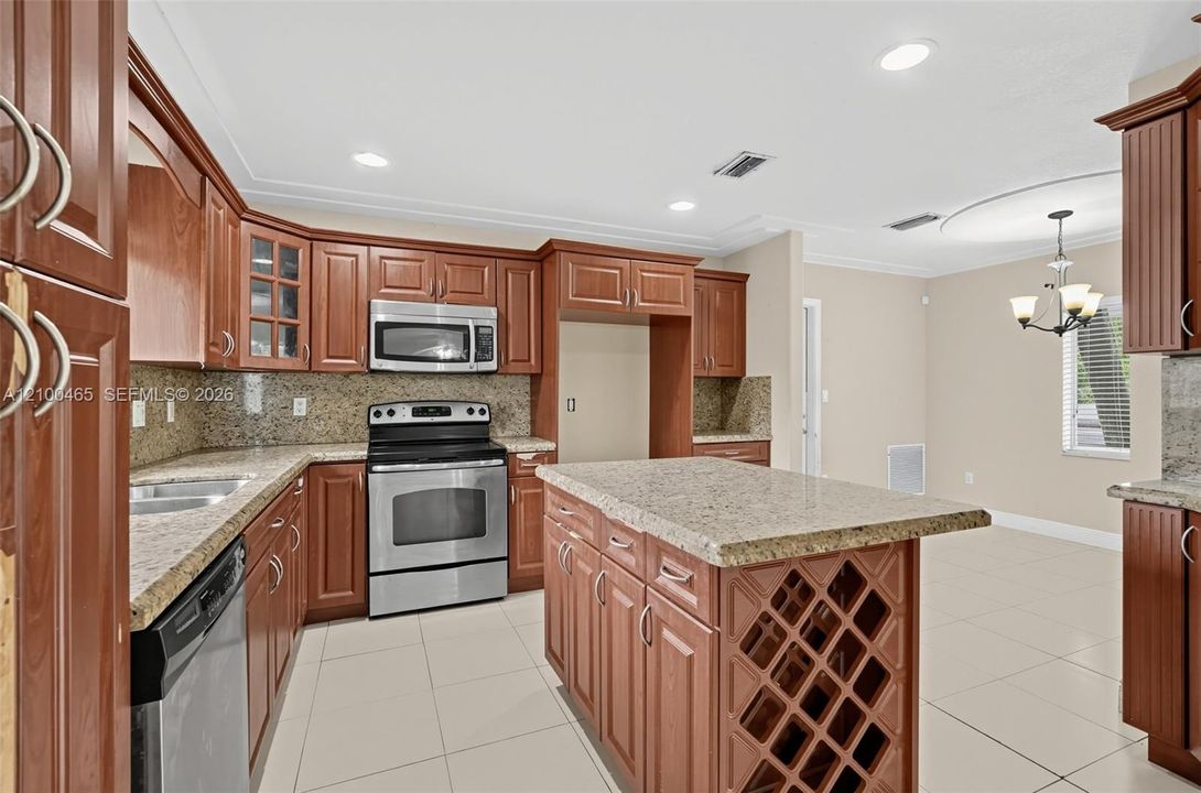 For Sale: $600,000 (3 beds, 2 baths, 1519 Square Feet)