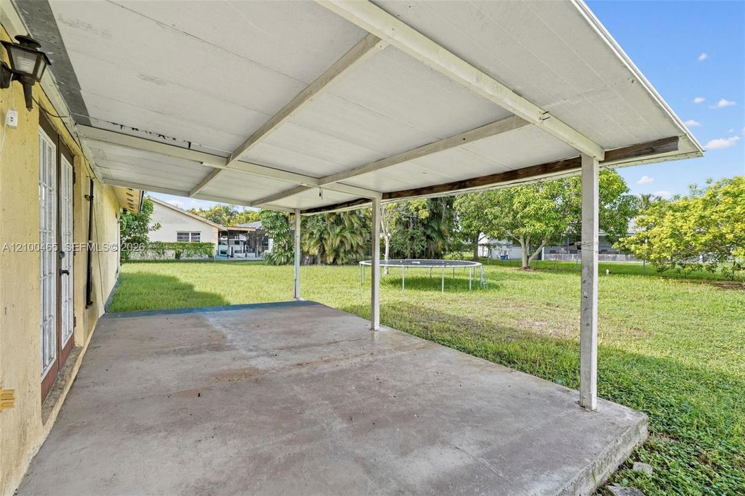 For Sale: $600,000 (3 beds, 2 baths, 1519 Square Feet)