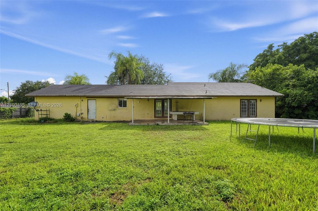 For Sale: $600,000 (3 beds, 2 baths, 1519 Square Feet)