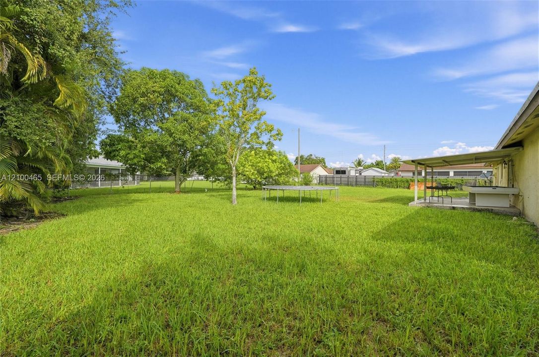 For Sale: $600,000 (3 beds, 2 baths, 1519 Square Feet)
