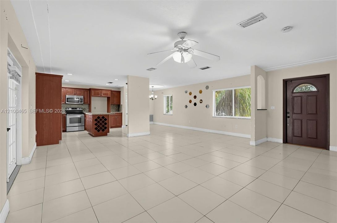 For Sale: $600,000 (3 beds, 2 baths, 1519 Square Feet)