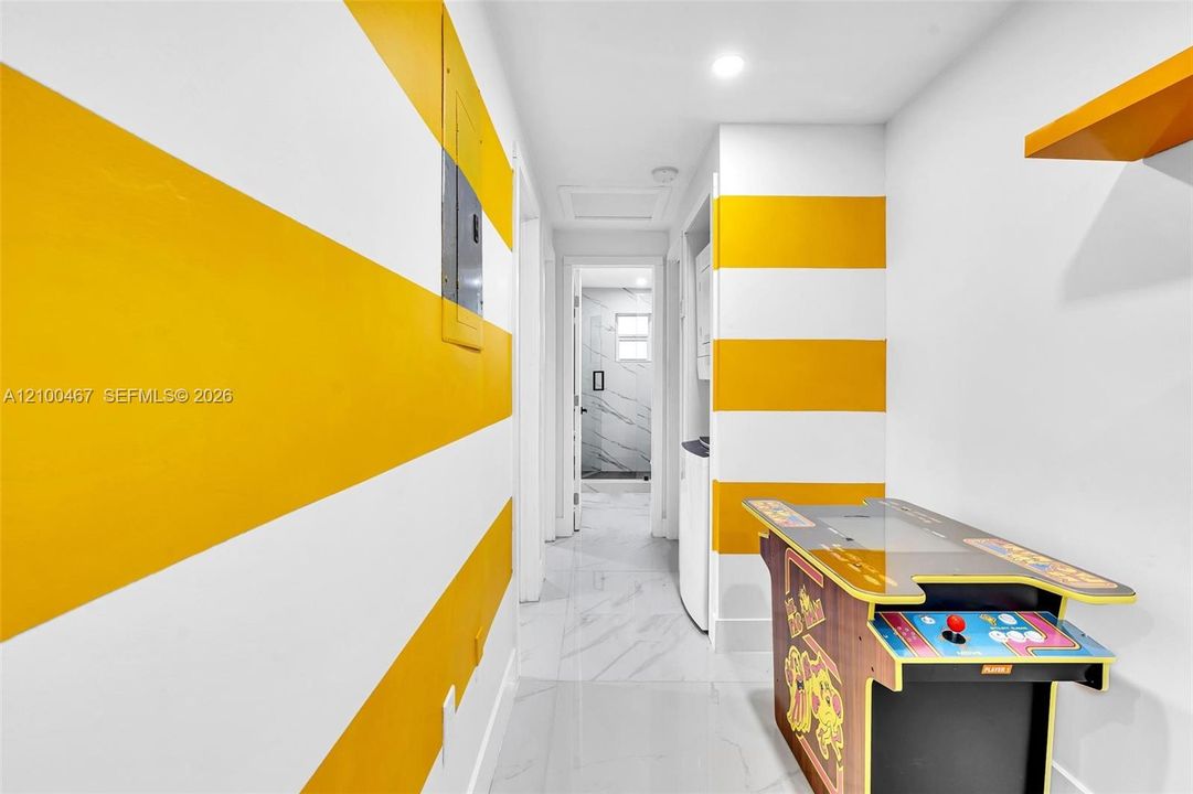For Rent: $2,000 (2 beds, 1 baths, 500 Square Feet)