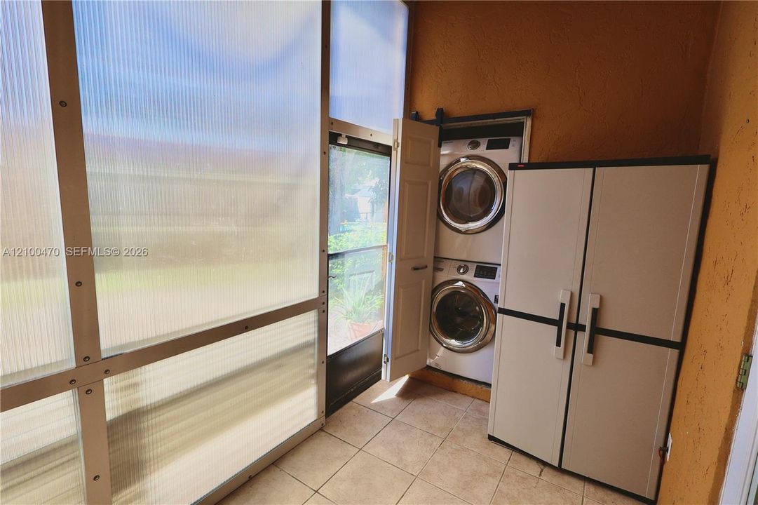 В аренду: $2,250 (2 спален, 2 ванн, 950 Квадратных фут)