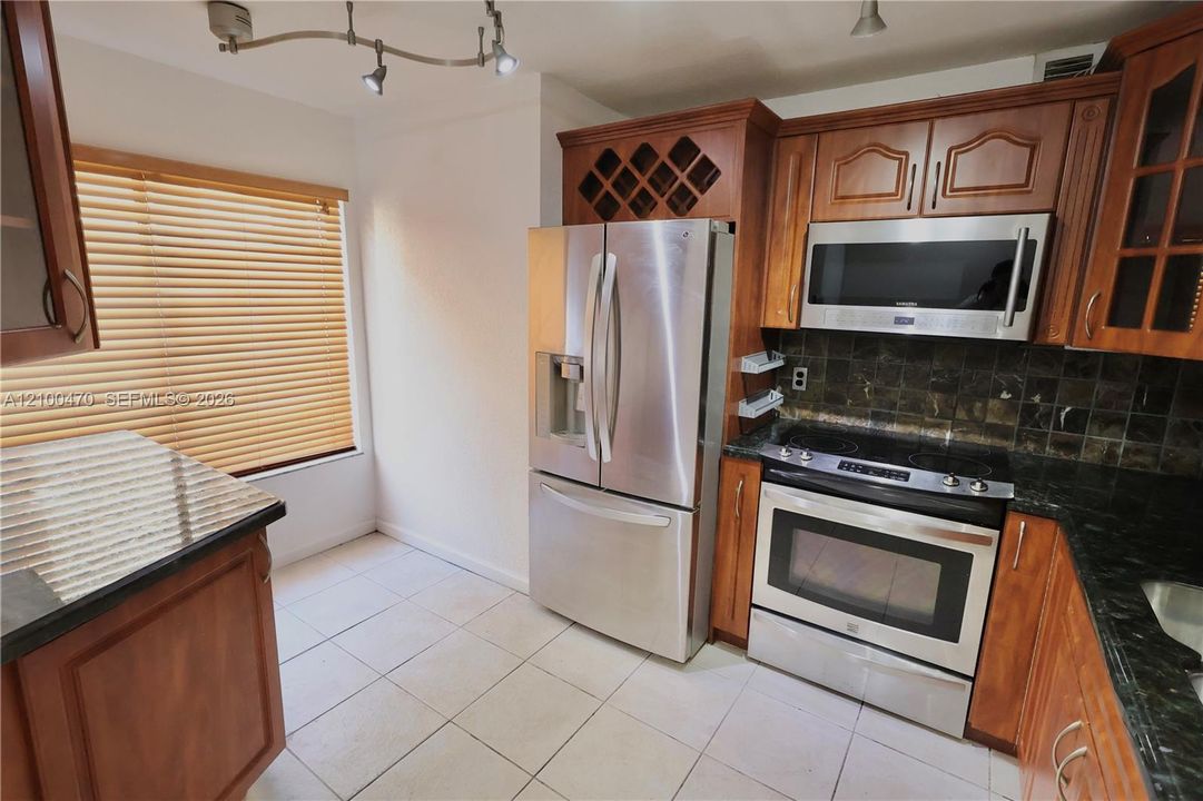В аренду: $2,250 (2 спален, 2 ванн, 950 Квадратных фут)