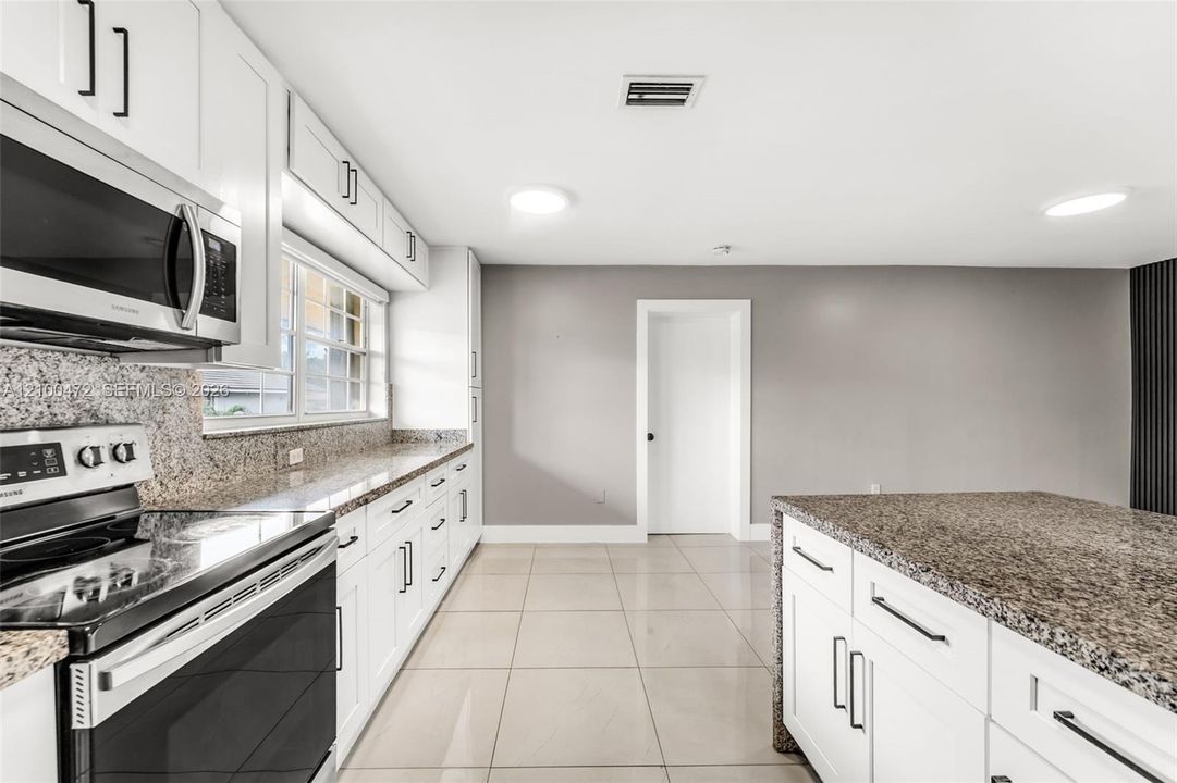 В аренду: $2,750 (3 спален, 2 ванн, 1300 Квадратных фут)