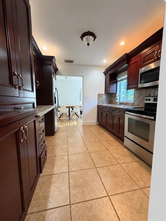 En Venta: $1,575,000 (3 camas, 2 baños, 1920 Pies cuadrados)