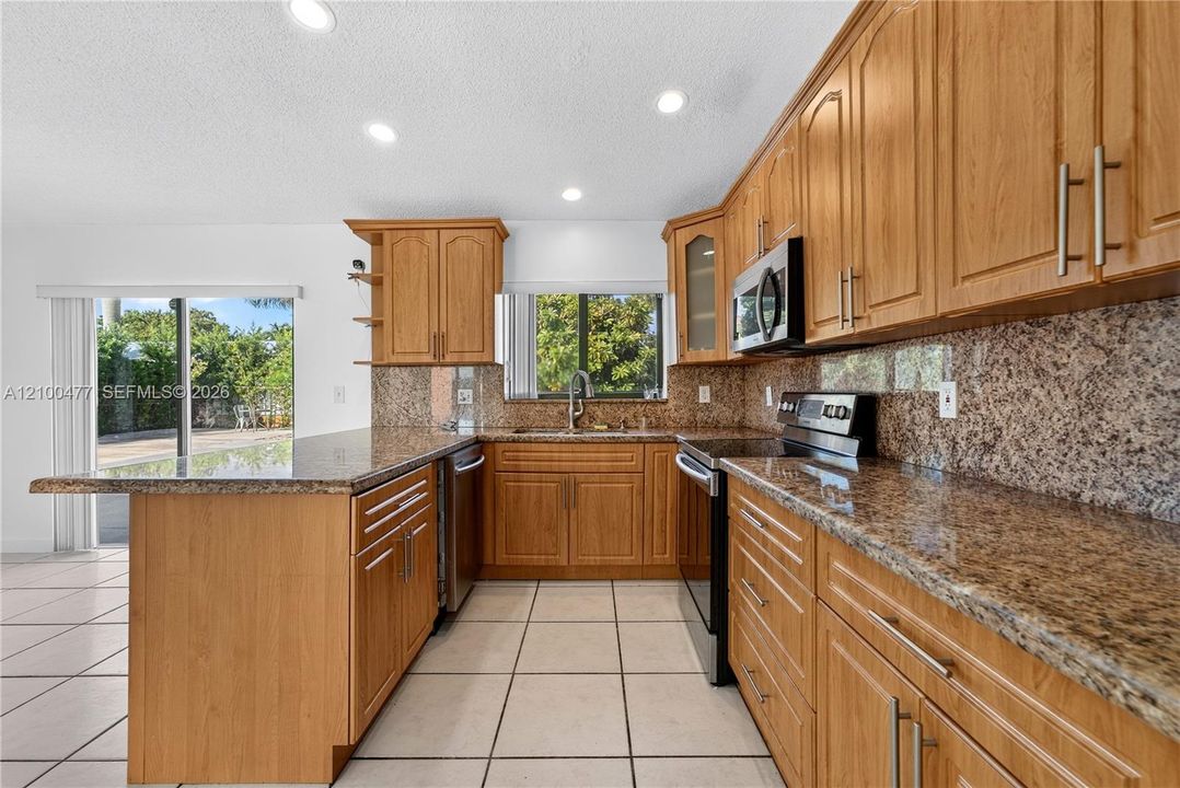 На продажу: $850,000 (4 спален, 2 ванн, 1674 Квадратных фут)