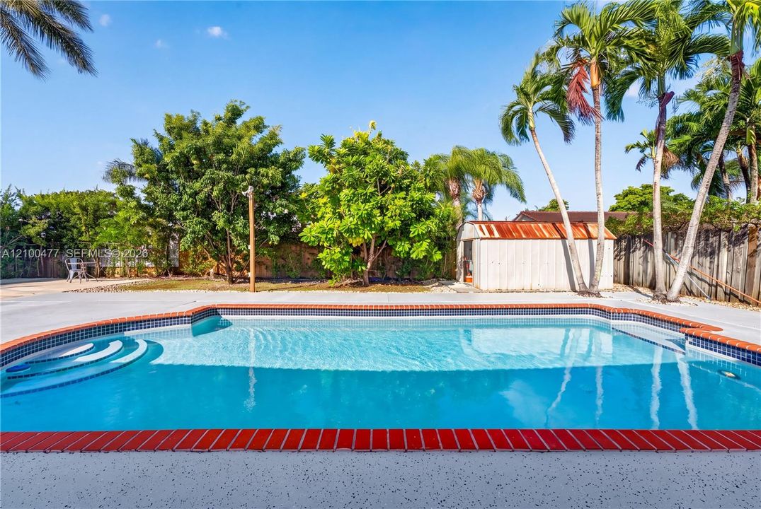 На продажу: $850,000 (4 спален, 2 ванн, 1674 Квадратных фут)