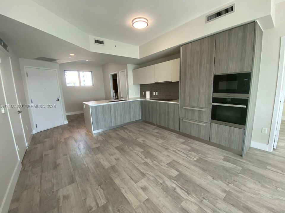 For Sale: $1,330,000 (2 beds, 3 baths, 1223 Square Feet)