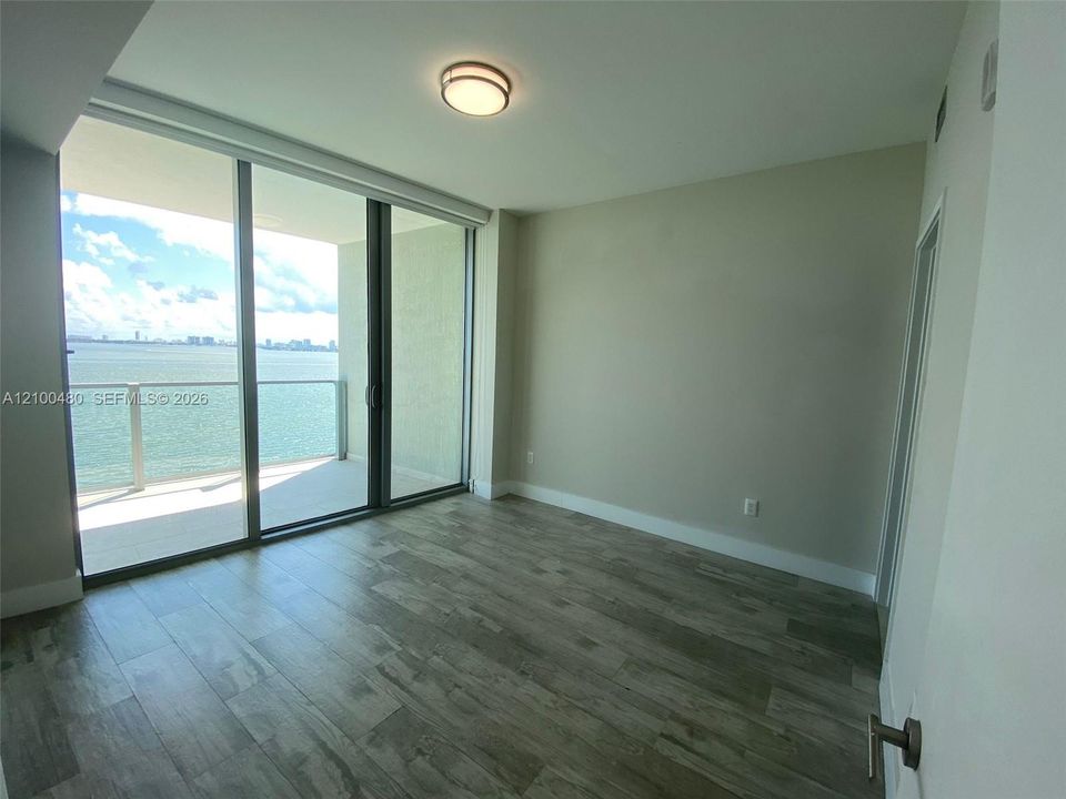 For Sale: $1,330,000 (2 beds, 3 baths, 1223 Square Feet)