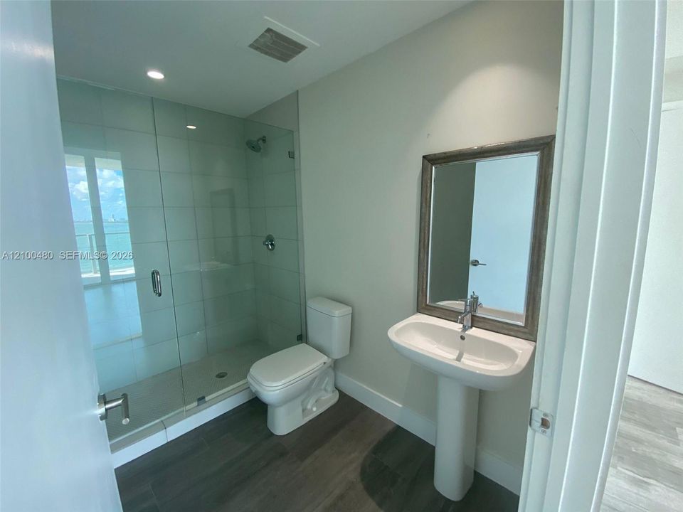 For Sale: $1,330,000 (2 beds, 3 baths, 1223 Square Feet)