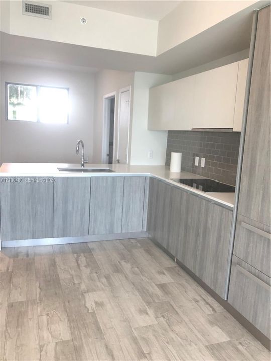 For Sale: $1,330,000 (2 beds, 3 baths, 1223 Square Feet)