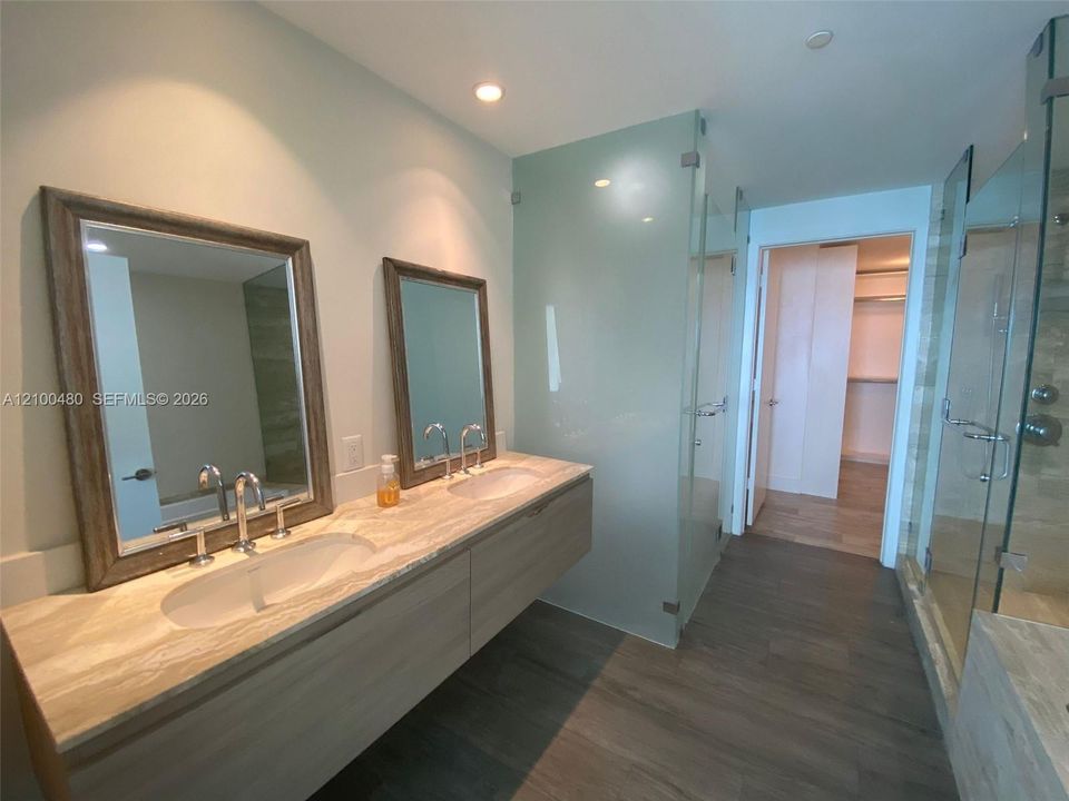 For Sale: $1,330,000 (2 beds, 3 baths, 1223 Square Feet)