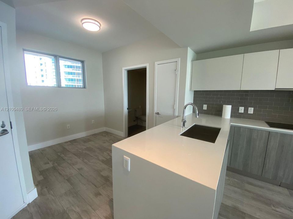 For Sale: $1,330,000 (2 beds, 3 baths, 1223 Square Feet)