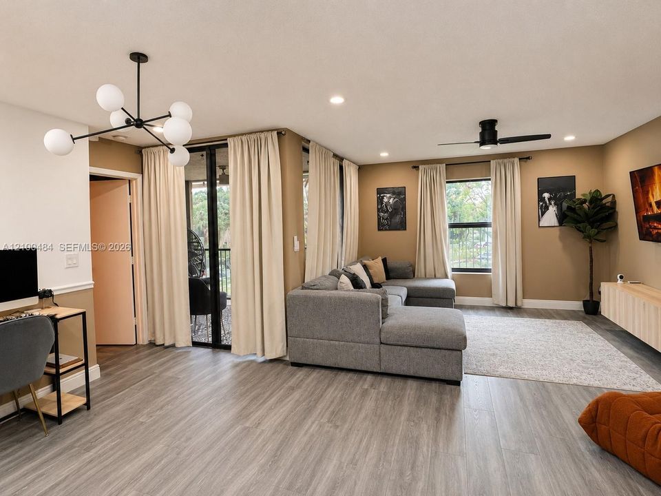 В аренду: $2,350 (2 спален, 2 ванн, 978 Квадратных фут)