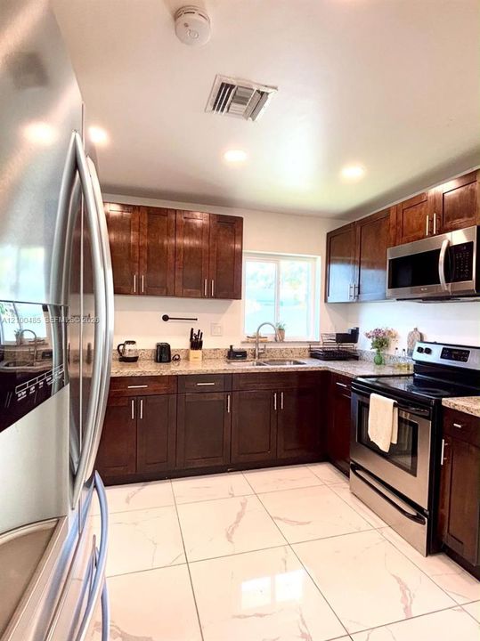 En Renta: $3,999 (3 camas, 2 baños, 1404 Pies cuadrados)