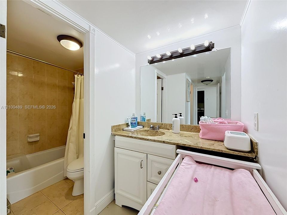На продажу: $175,000 (1 спален, 2 ванн, 861 Квадратных фут)