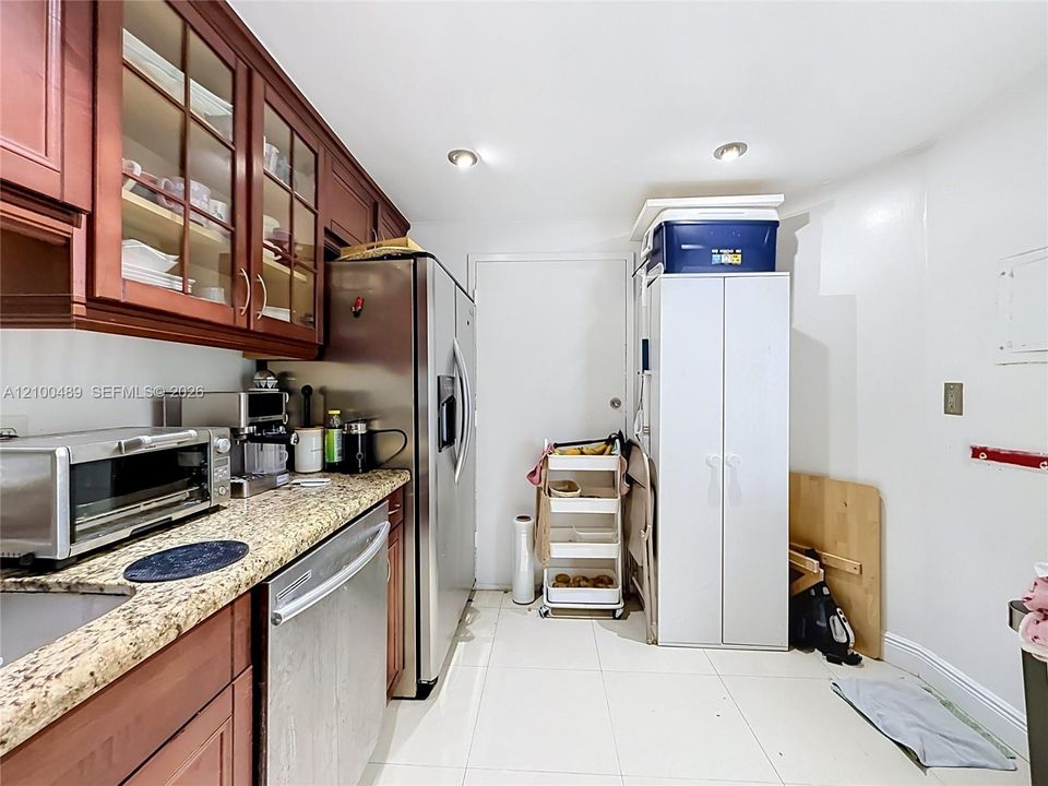 На продажу: $175,000 (1 спален, 2 ванн, 861 Квадратных фут)