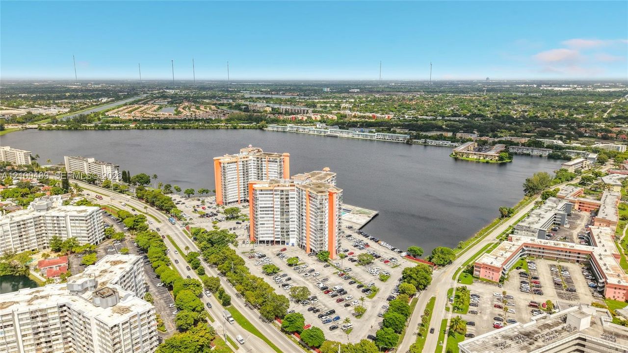 На продажу: $175,000 (1 спален, 2 ванн, 861 Квадратных фут)
