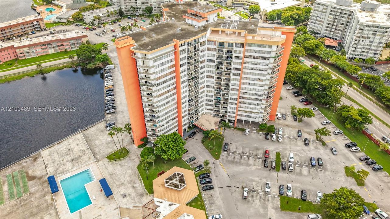 На продажу: $175,000 (1 спален, 2 ванн, 861 Квадратных фут)