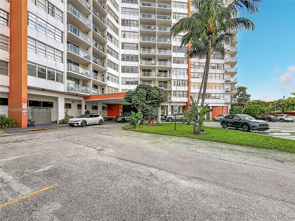 На продажу: $175,000 (1 спален, 2 ванн, 861 Квадратных фут)