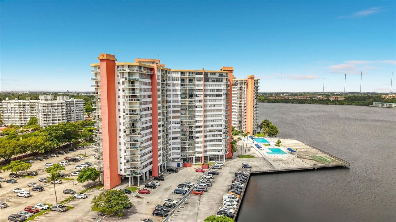На продажу: $175,000 (1 спален, 2 ванн, 861 Квадратных фут)