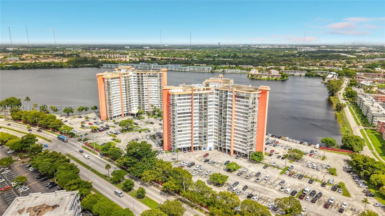 На продажу: $175,000 (1 спален, 2 ванн, 861 Квадратных фут)