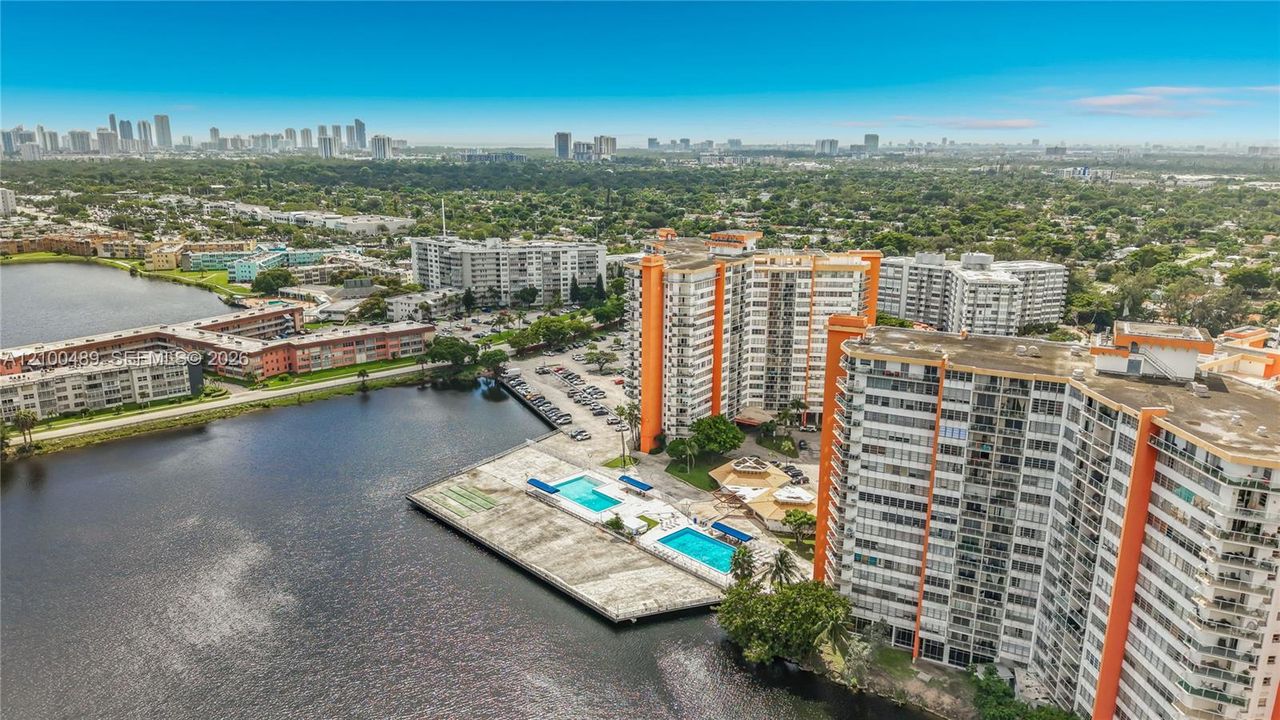 На продажу: $175,000 (1 спален, 2 ванн, 861 Квадратных фут)