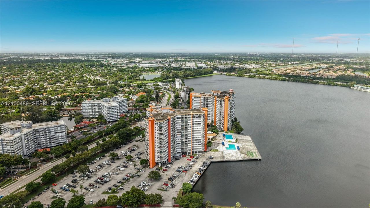 На продажу: $175,000 (1 спален, 2 ванн, 861 Квадратных фут)