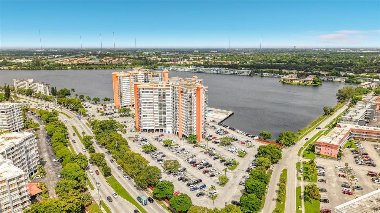 На продажу: $175,000 (1 спален, 2 ванн, 861 Квадратных фут)