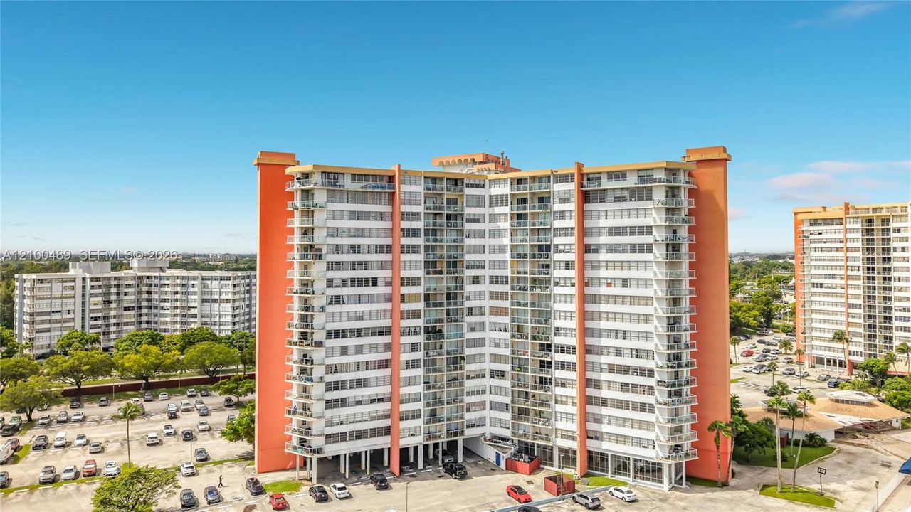 На продажу: $175,000 (1 спален, 2 ванн, 861 Квадратных фут)