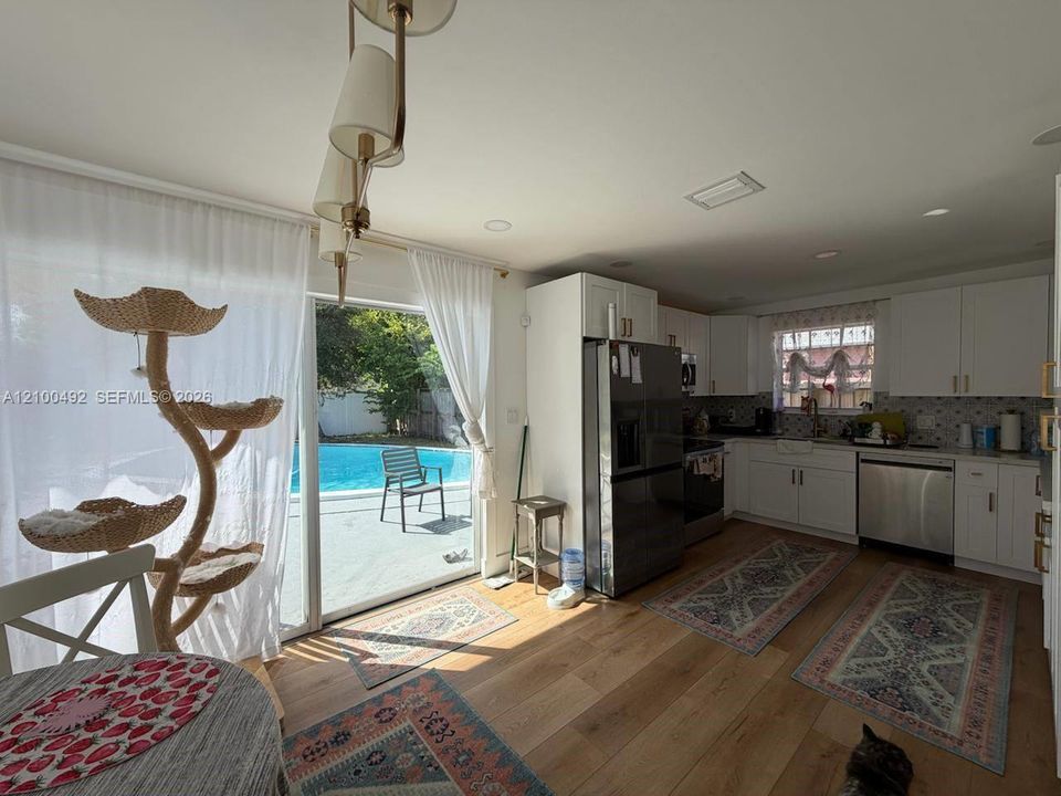 En Renta: $3,950 (3 camas, 2 baños, 1098 Pies cuadrados)