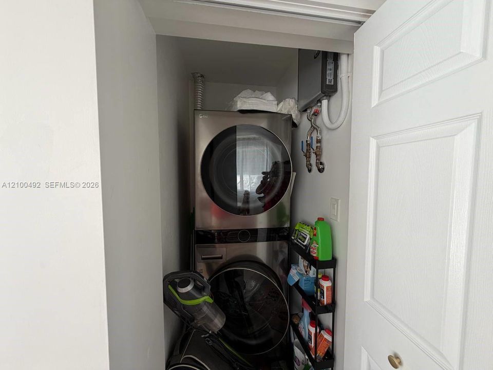 En Renta: $3,950 (3 camas, 2 baños, 1098 Pies cuadrados)